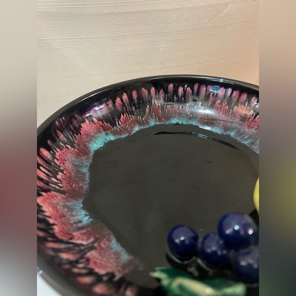 ⚪️Gorgeous bowl with fruit accents - Picture 3 of 6